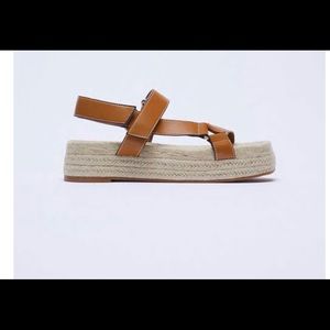 NWT Zara Chunky heeled sandals in brown. Front and side straps. Size 41